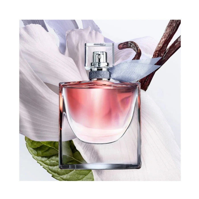 عطر مینی لا ویه است بل لانکوم، با طراحی شیک و رایحهای گلی و شیرین، مناسب برای استفاده روزانه و هدیهای خاص.
