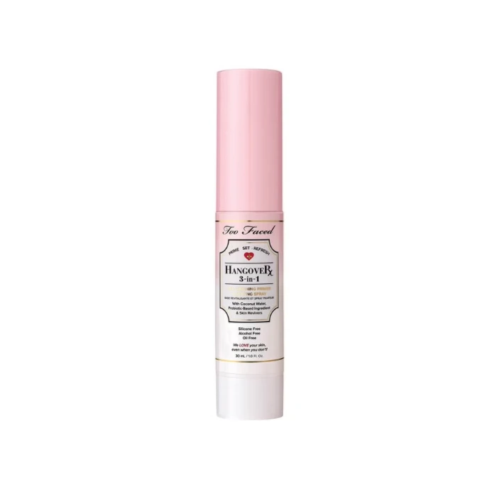اسپری فیکس سه‌کاره توفیسد Too Faced Hangover 3-in-1 با طراحی سبک و فرمولاسیون آبرسان، مناسب برای افزایش ماندگاری آرایش و طراوت‌بخشی پوست.